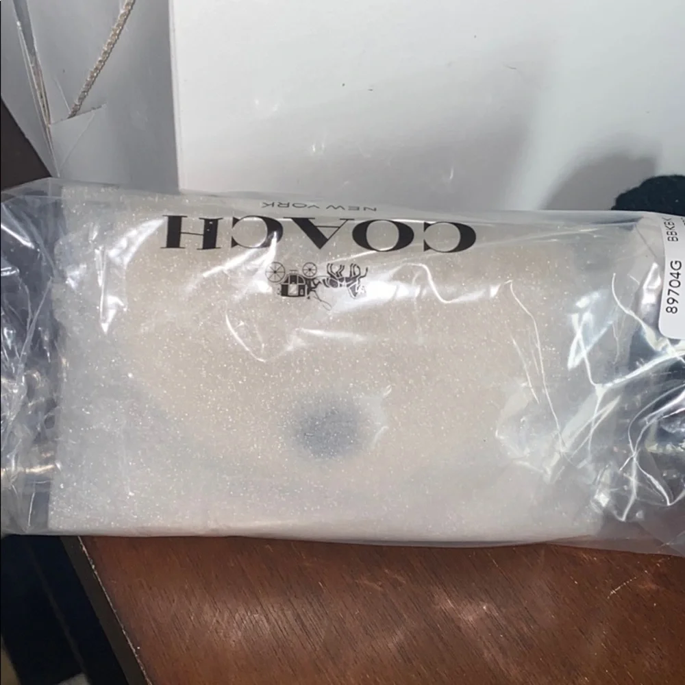 Coach Turnlock card case - Picture 2 of 6